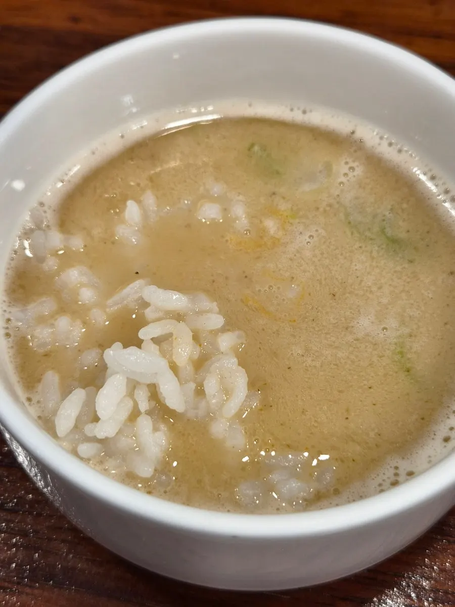라멘과 곁들인 국산 맛김치