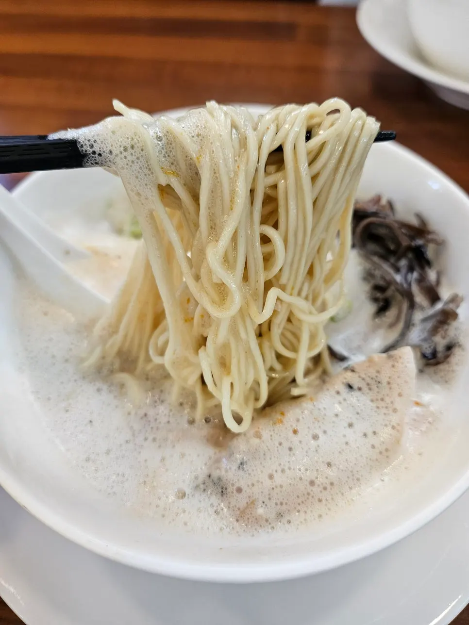 매콤한 국물의 카라빠이탄 한 그릇