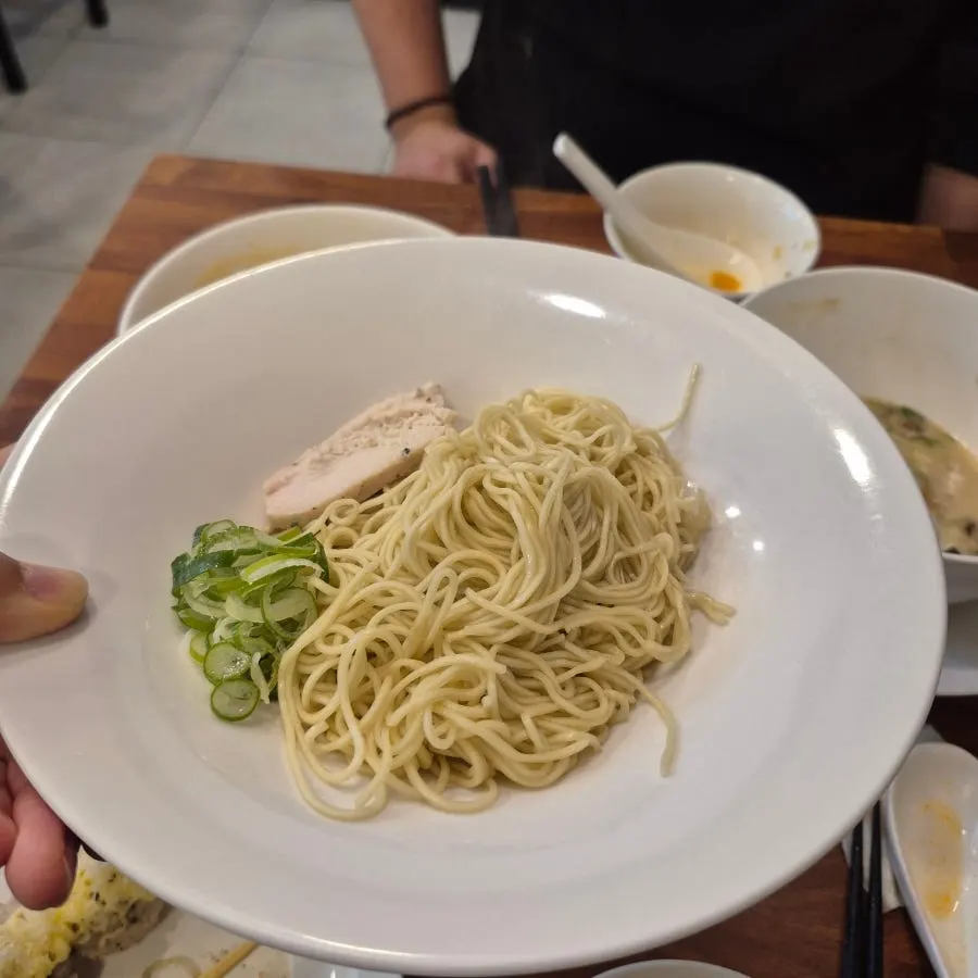 Refilled noodles and chicken