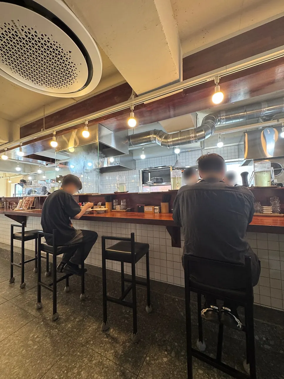 오레노라멘 강남점 매장 내부 모습