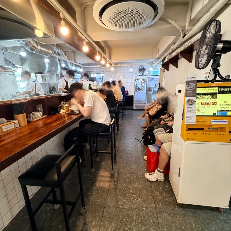 店内深处设置的等候空间
