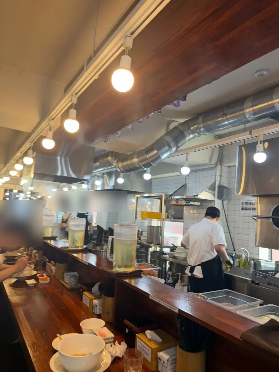 오레노라멘 강남점 매장 내부 모습