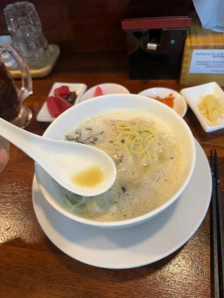 꾸덕한 오레노라멘 강남점 라멘 국물