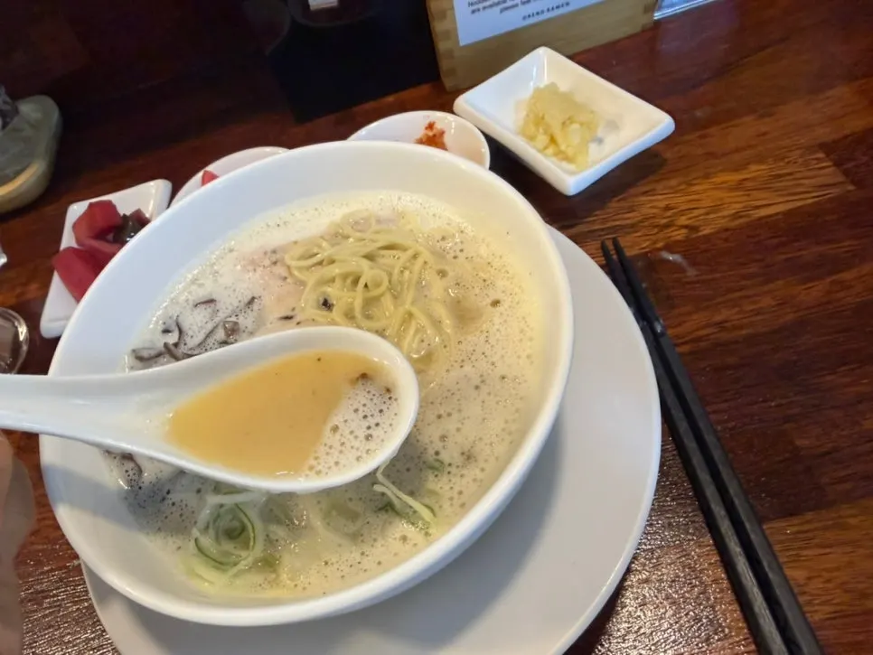 마늘을 넣은 닭육수 라멘 클로즈업