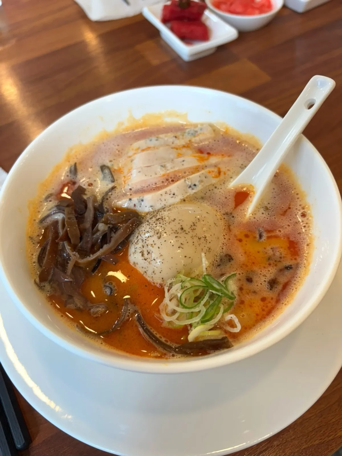 진하고 꾸덕한 국물의 카라빠이탄 한 그릇