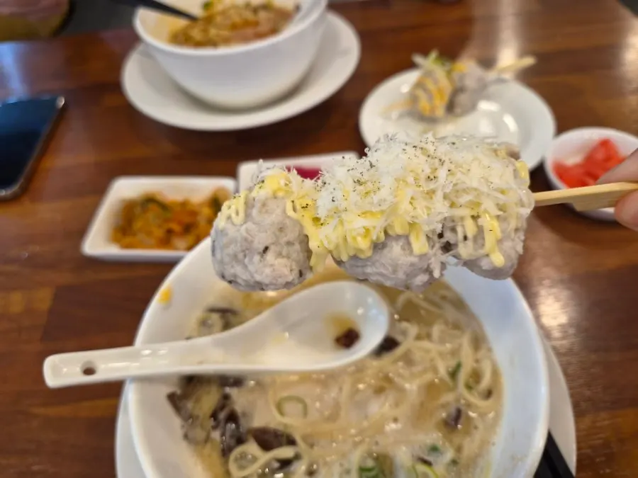 체다치즈 소스와 갈릭 소스 쯔꾸네