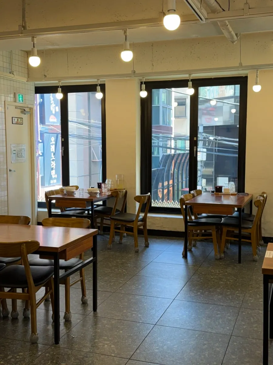 오레노라멘 강남점 입구 앞 계단