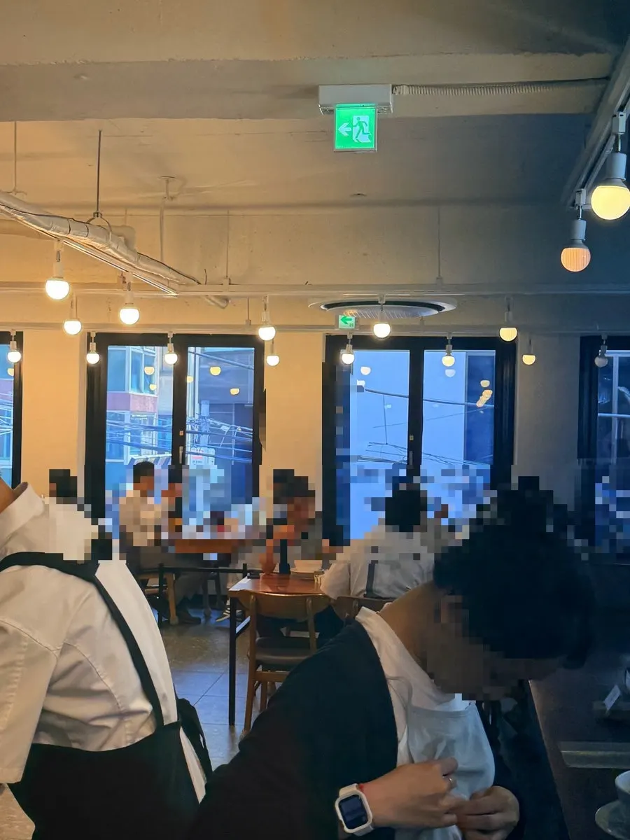 Solo-dining seats at Oreno Ramen Gangnam
