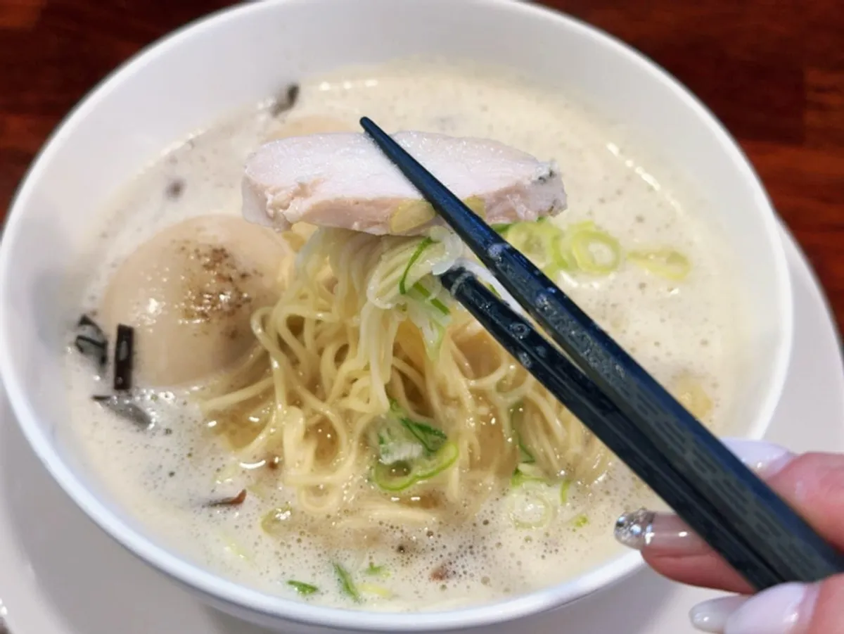 오레노라멘 토리빠이탄의 넉넉한 면과 국물