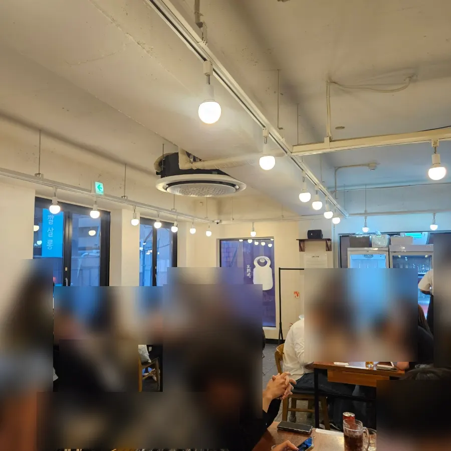 Bar seating at Oreno Ramen Gangnam, good for solo dining