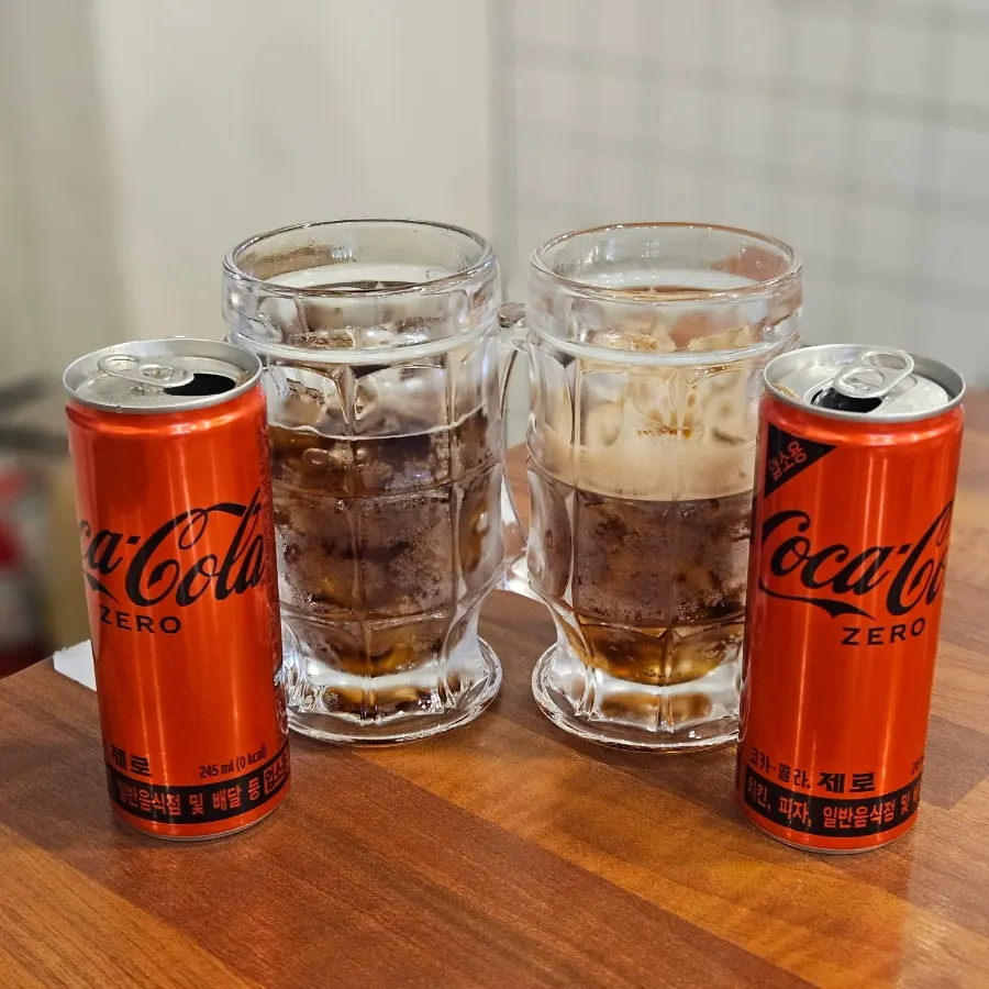 Zero-sugar cola served with an ice cup
