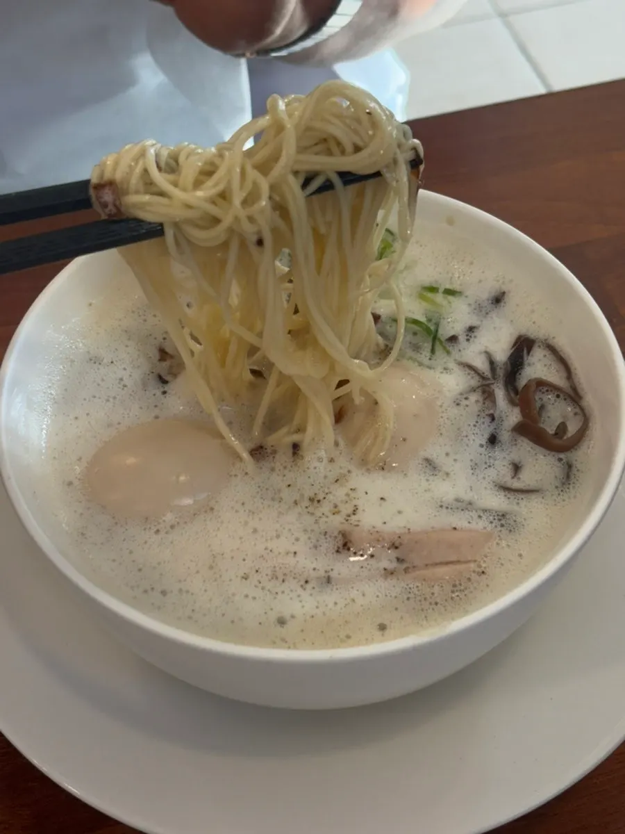 진한 닭육수의 토리빠이탄 라멘 국물