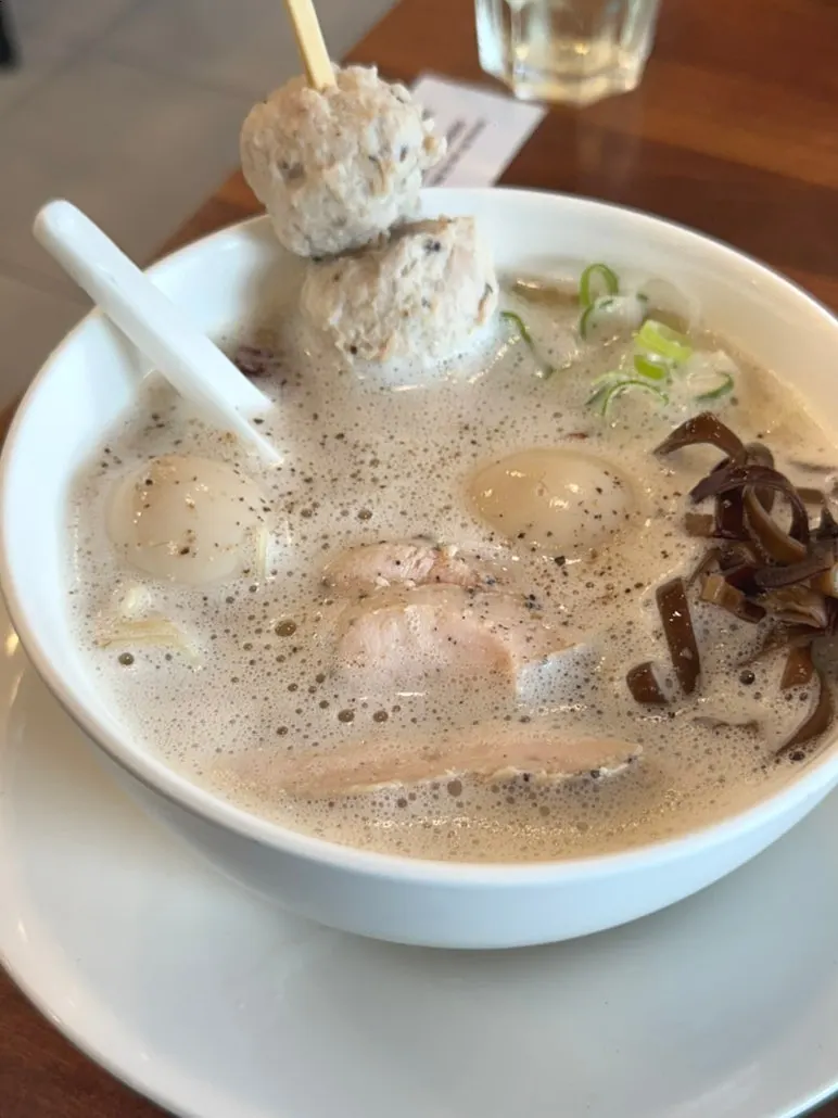 녹진한 국물의 토리빠이탄 라멘