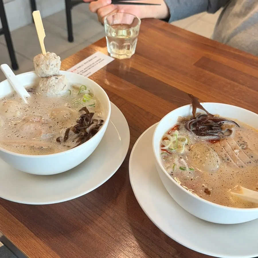 목이버섯·닭 안심 차슈·반숙란 토핑