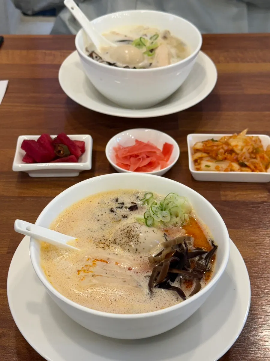 Two bowls of ramen served within 5 minutes