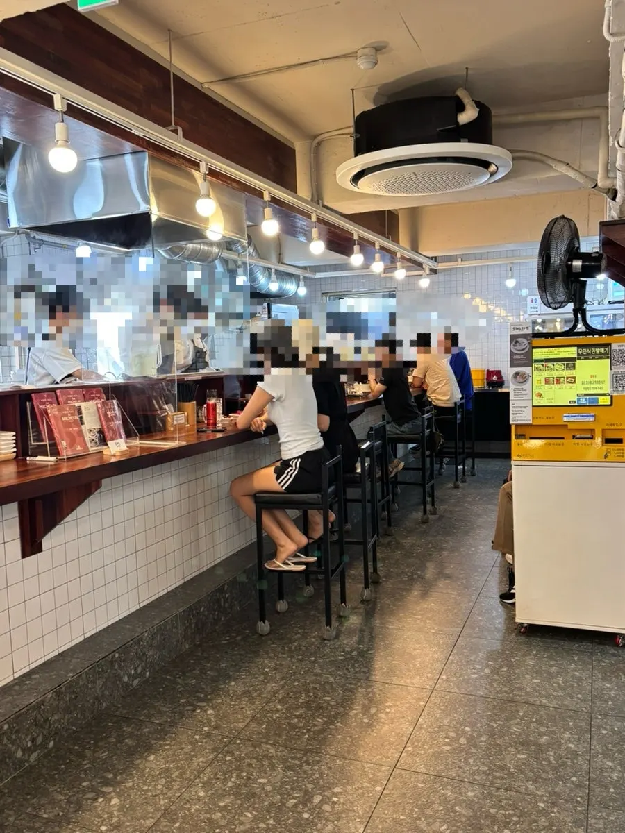 Table seating inside Oreno Ramen Gangnam
