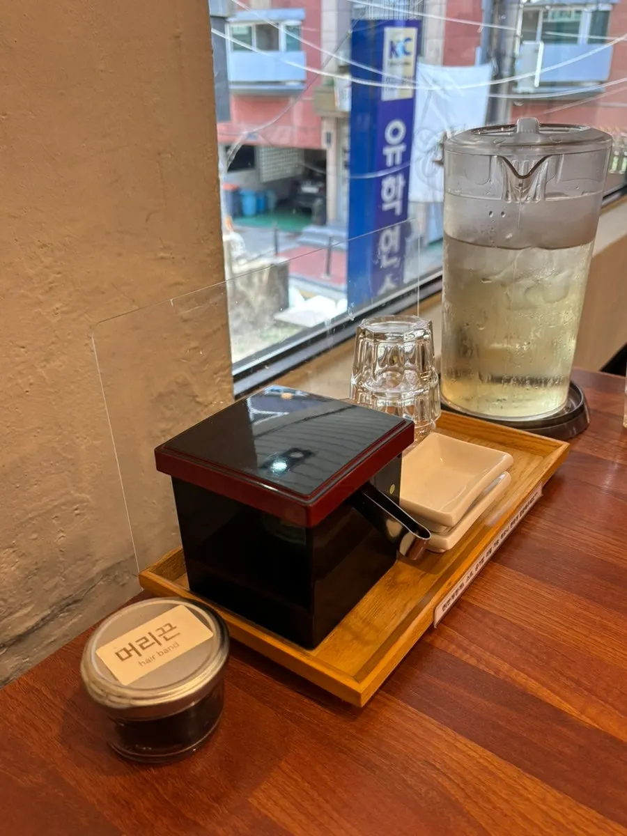 Basic side dish set at Oreno Ramen