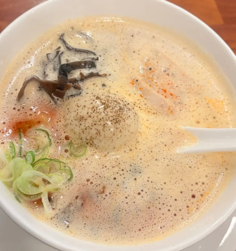 얼큰한 붉은 국물의 카라빠이탄