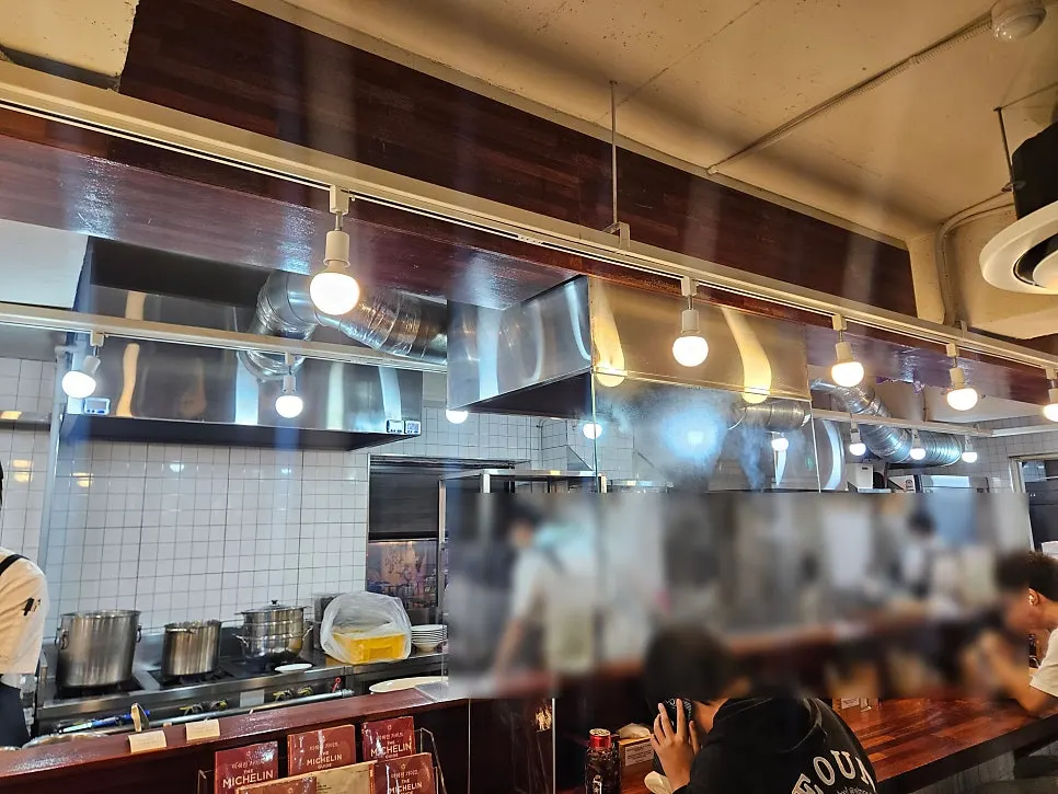 오레노라멘 강남점 테이블 좌석 내부