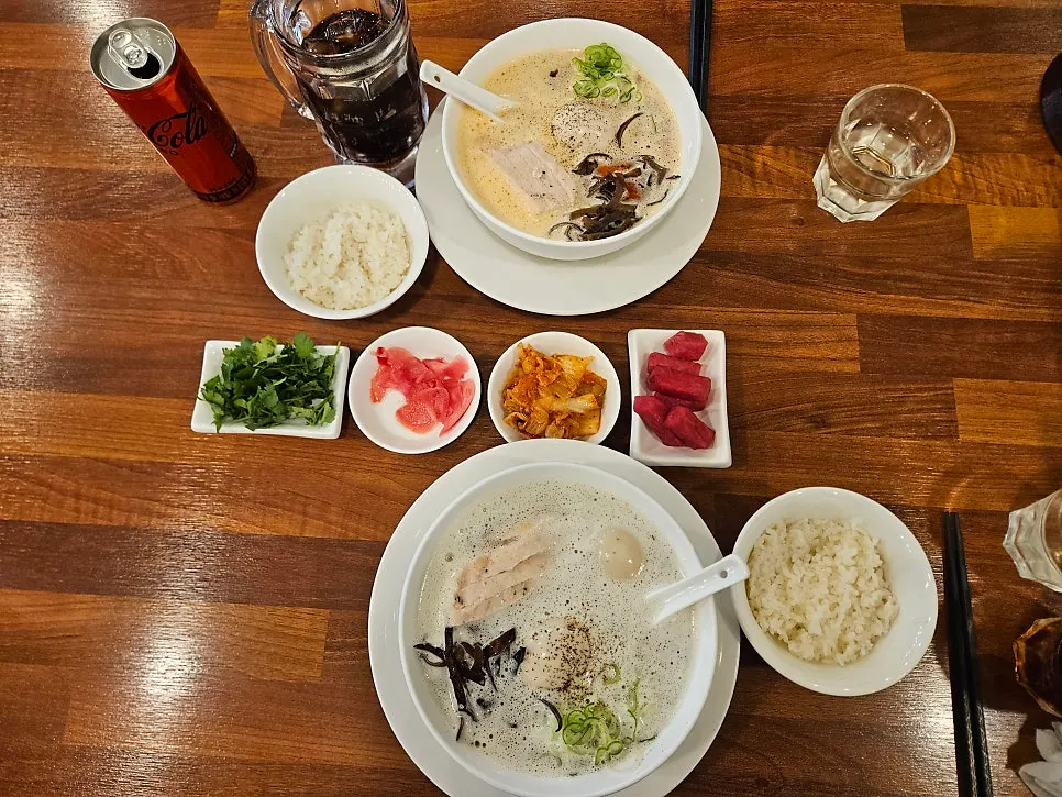 차슈와 목이버섯이 올라간 라멘 고명