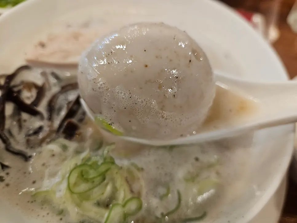 김치와 함께 먹는 카라빠이탄 국물
