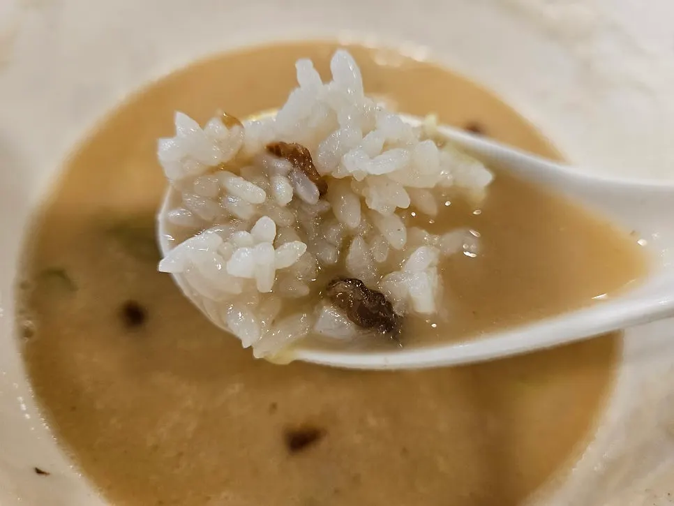 식사를 마무리한 라멘 그릇