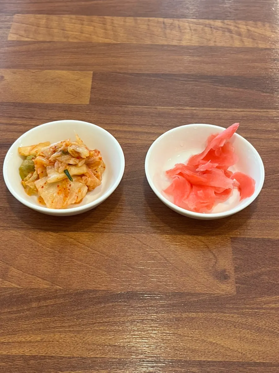 Basic side dishes served with the ramen