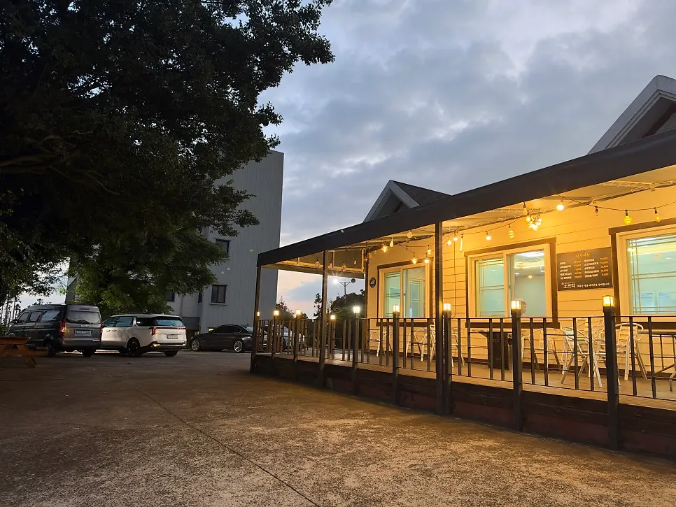 Dedicated parking lot next to Oreumak Garden