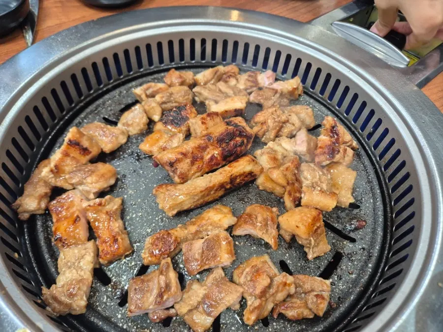 단짠하게 구워진 양념갈비