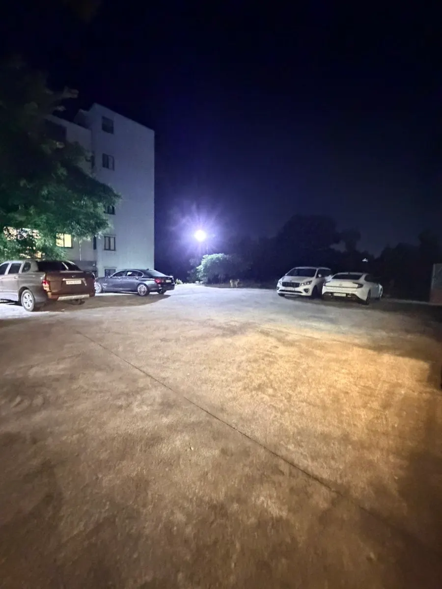 밤에 본 오르막 간판