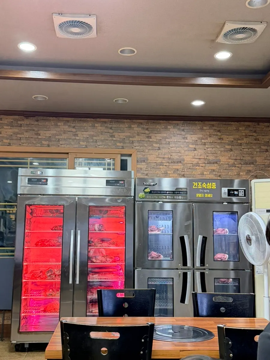 드라이에이징 숙성 안내와 숙성고 속 고기