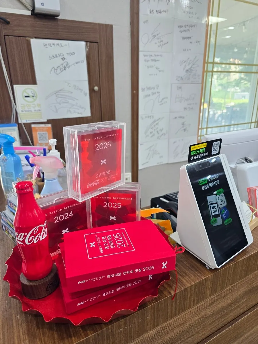 오르막가든 중문본점 입구의 맛집 인증 표시
