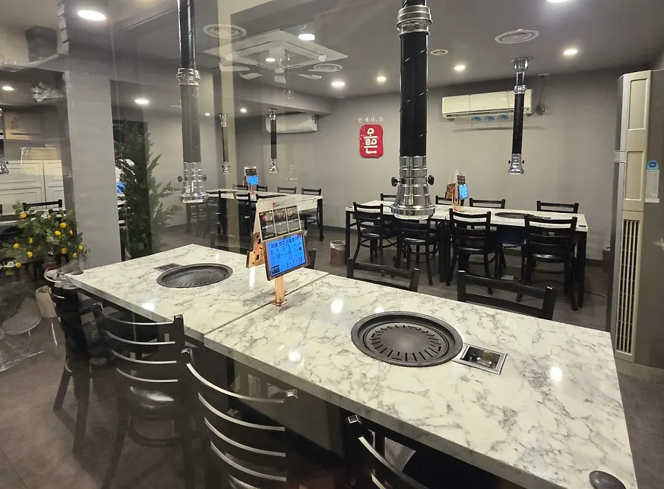Interior of Olheun Gogi Suwon Main Branch with private group room