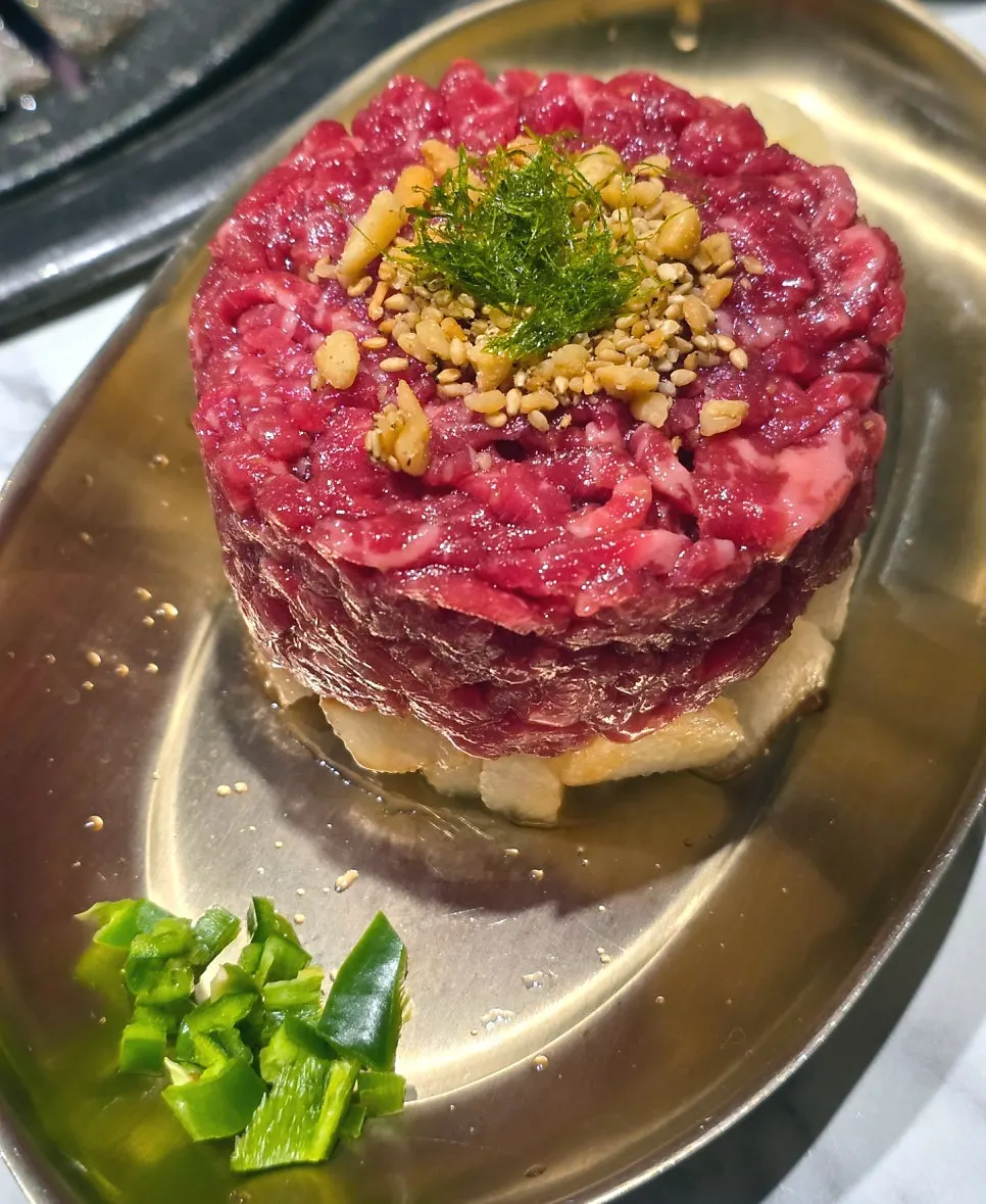 150g of hanwoo yukhoe included in the table set
