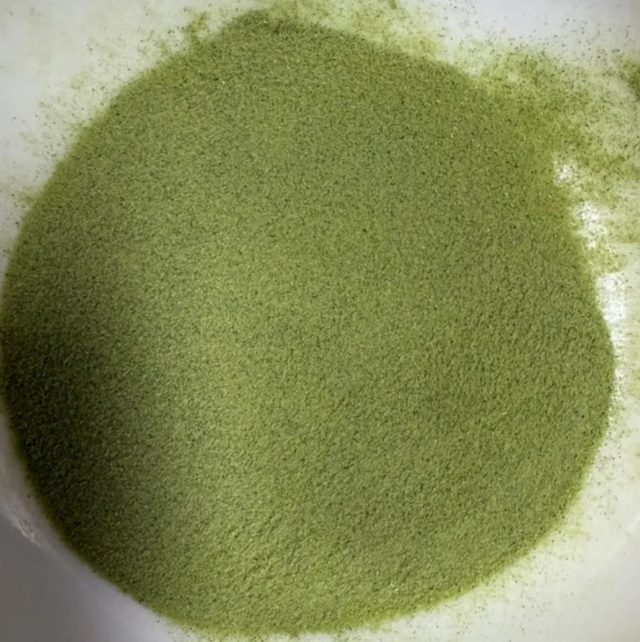 Curly kale powder made using freeze-drying