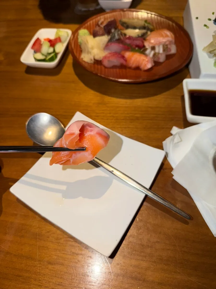 Ankimo maki con una montaña generosa de ankimo