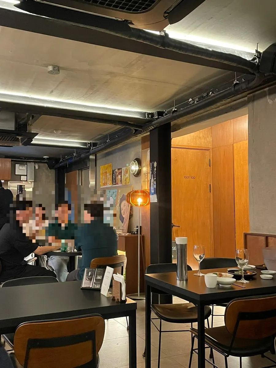 Interior seating atmosphere at Orot Silbi