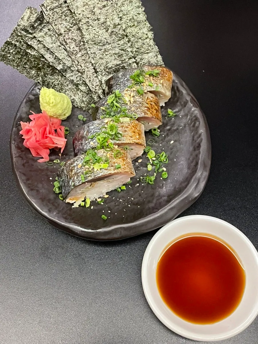 Close-up of the jamón tuna plate