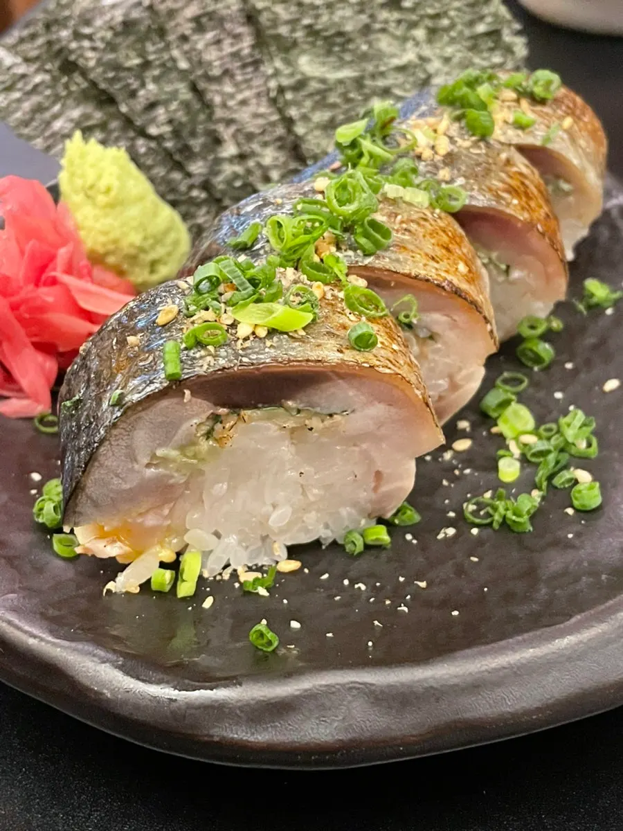 Saba bou-sushi, four pieces of mackerel roll sushi