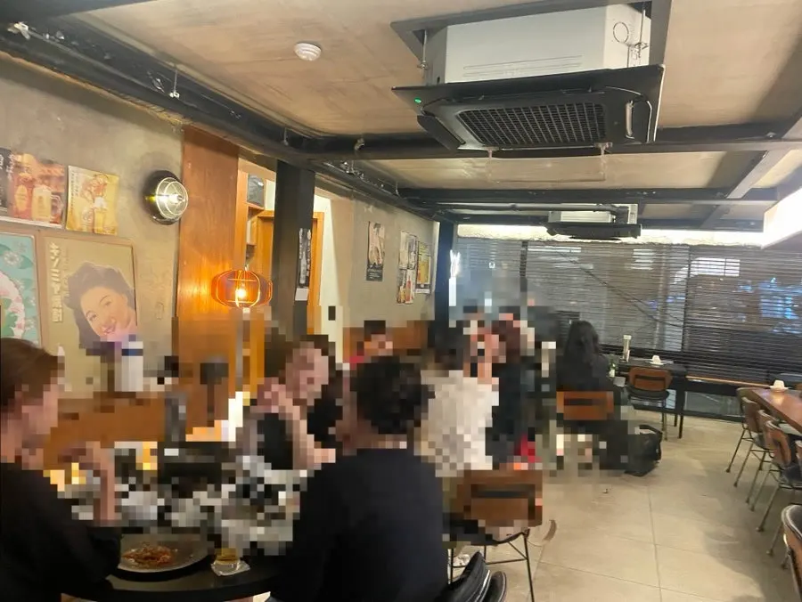 Table setting and atmosphere at Orot Silbi