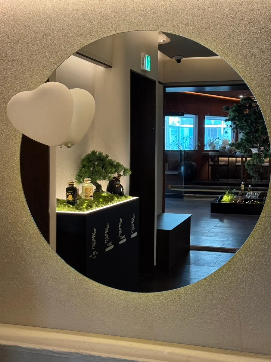High-end vibe at the Osa Cheongdam entrance