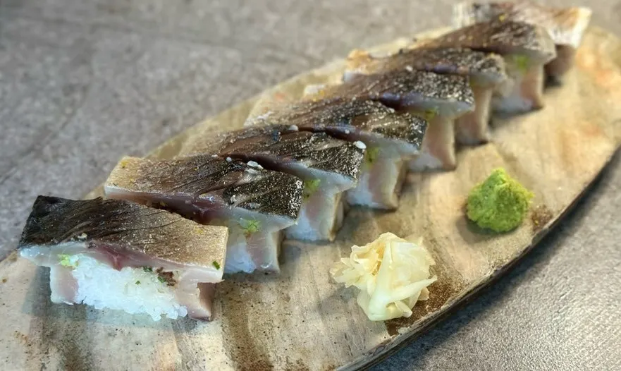 Charcoal-smoked mackerel stick sushi, shime saba bouzushi