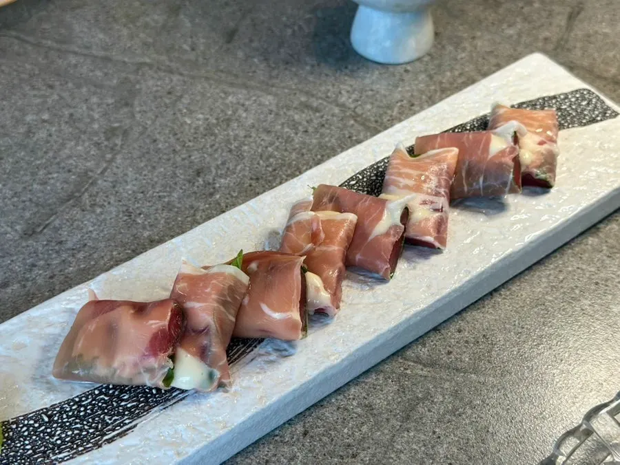 Raw tuna prosciutto plated