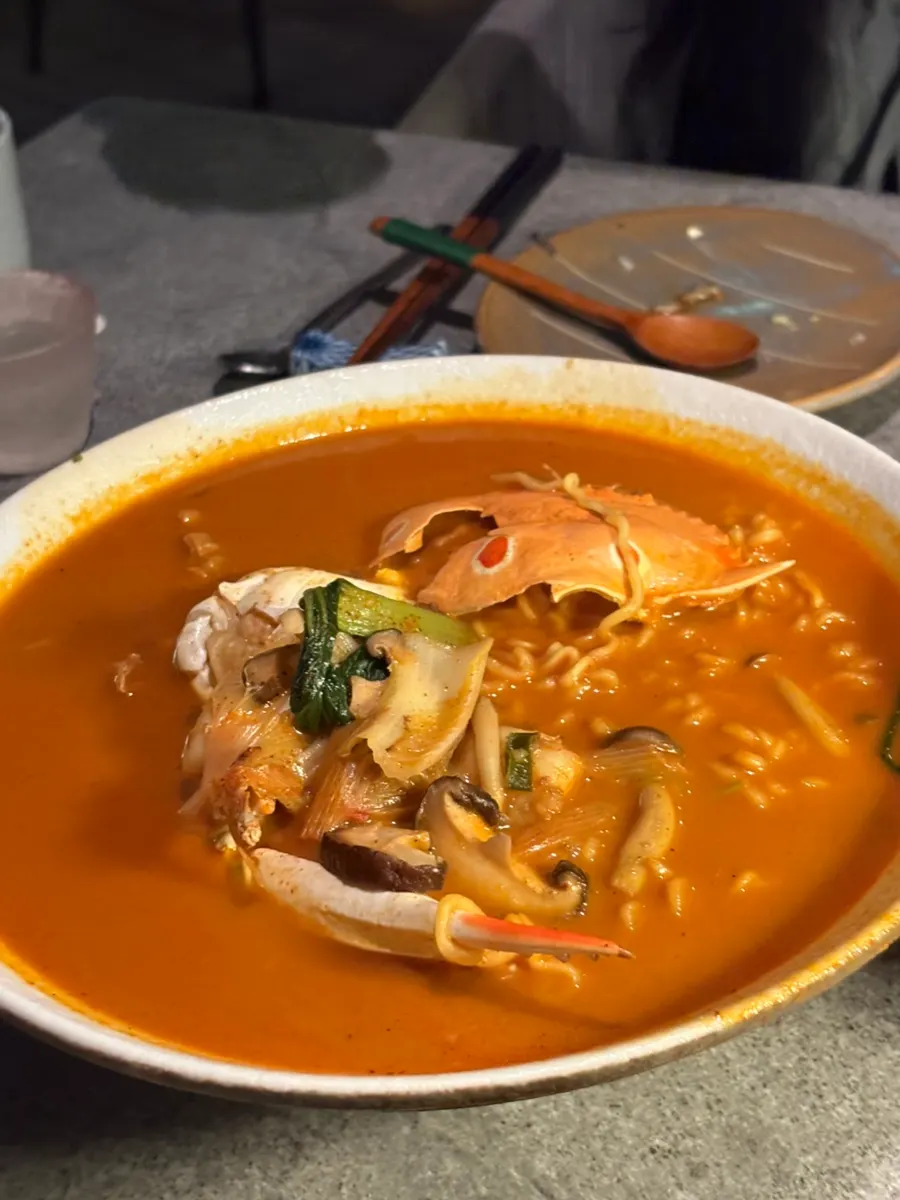 꽃게가 통째로 든 얼큰한 라면