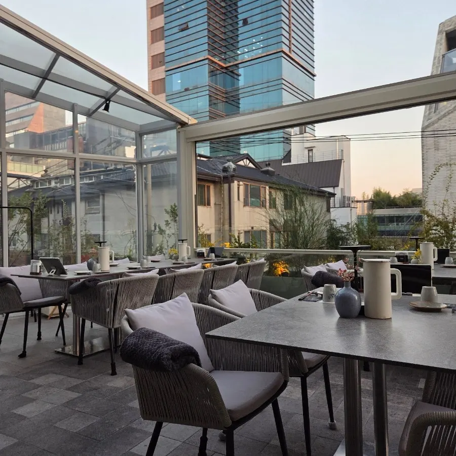 Upscale interior atmosphere of Osa Cheongdam