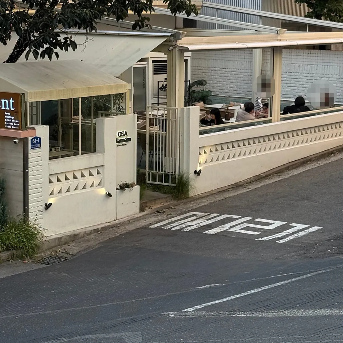 Exterior and terrace of OSA Hannam, a Hannam-dong izakaya