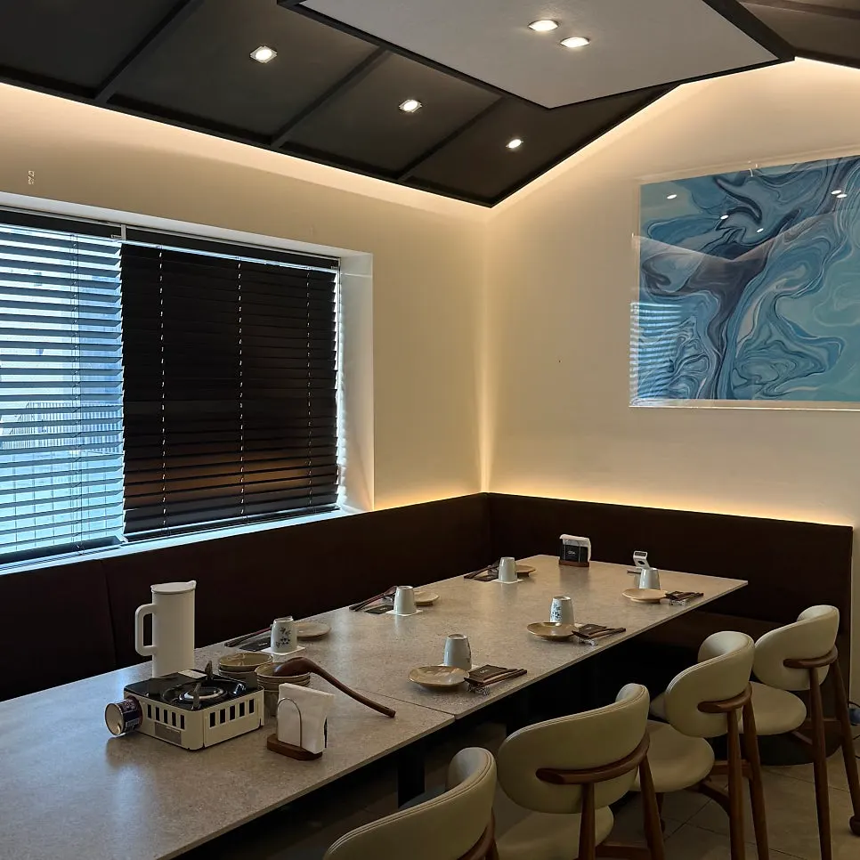 Private room with lantern pendant lighting and floor-to-ceiling windows