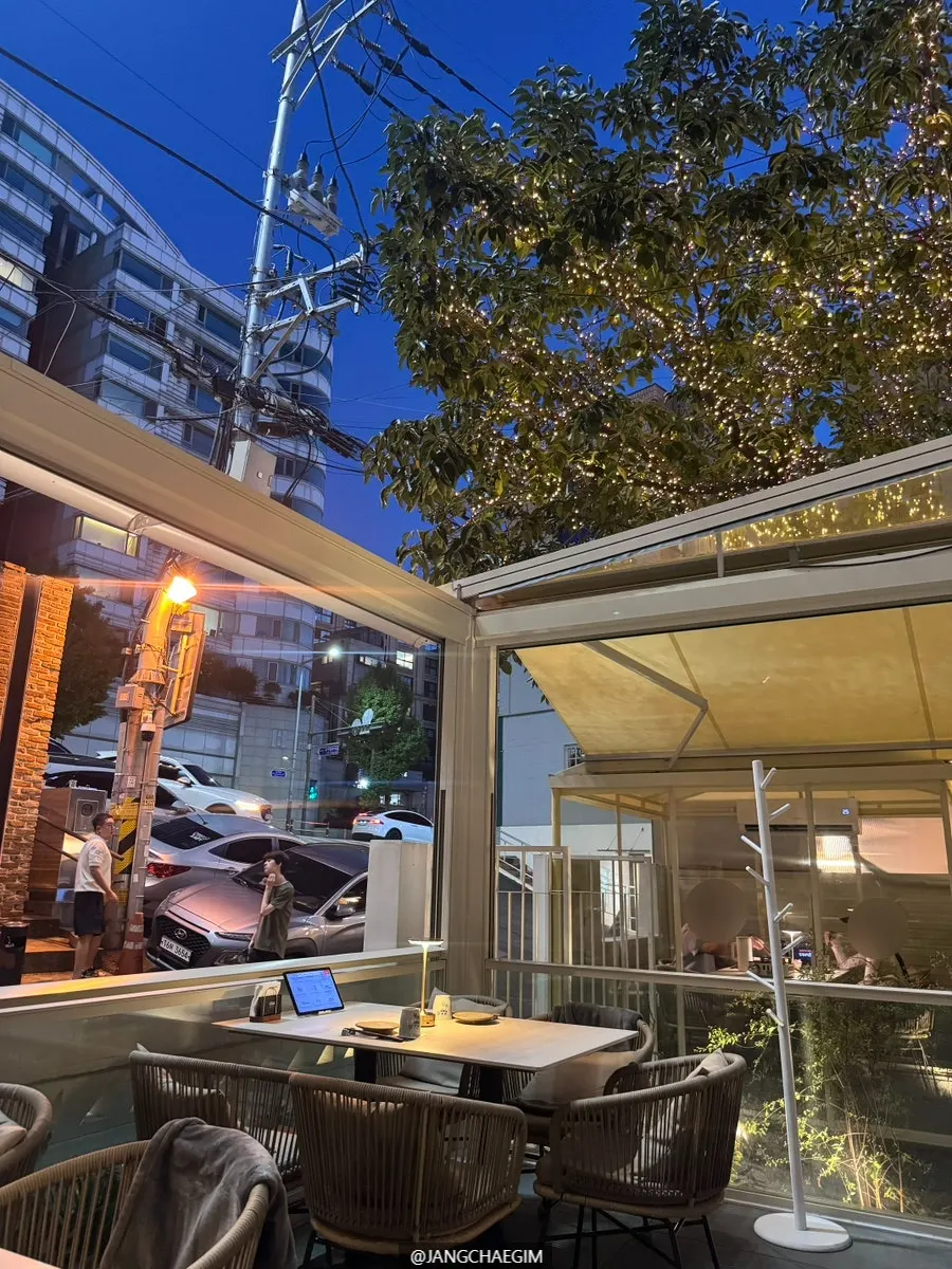 OSA Hannam terrace seating and glass-walled rooms