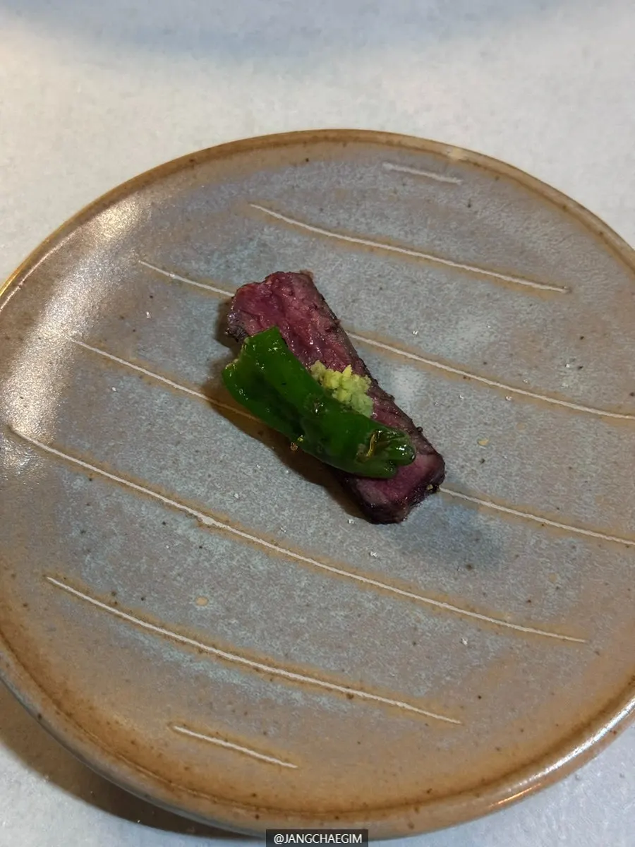 Cross-section of the 1++ hanwoo sirloin steak