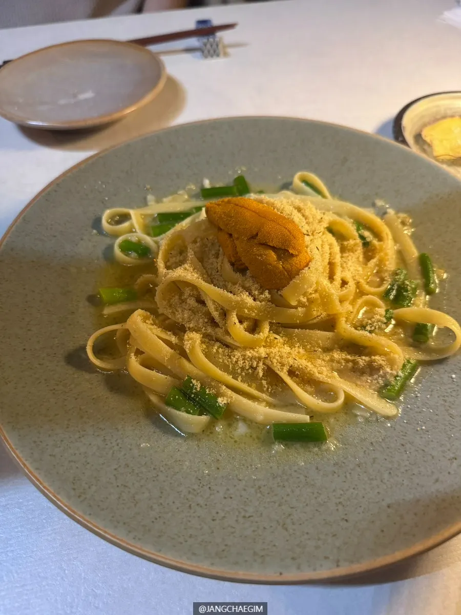 Uni butter garlic pasta at OSA Hannam